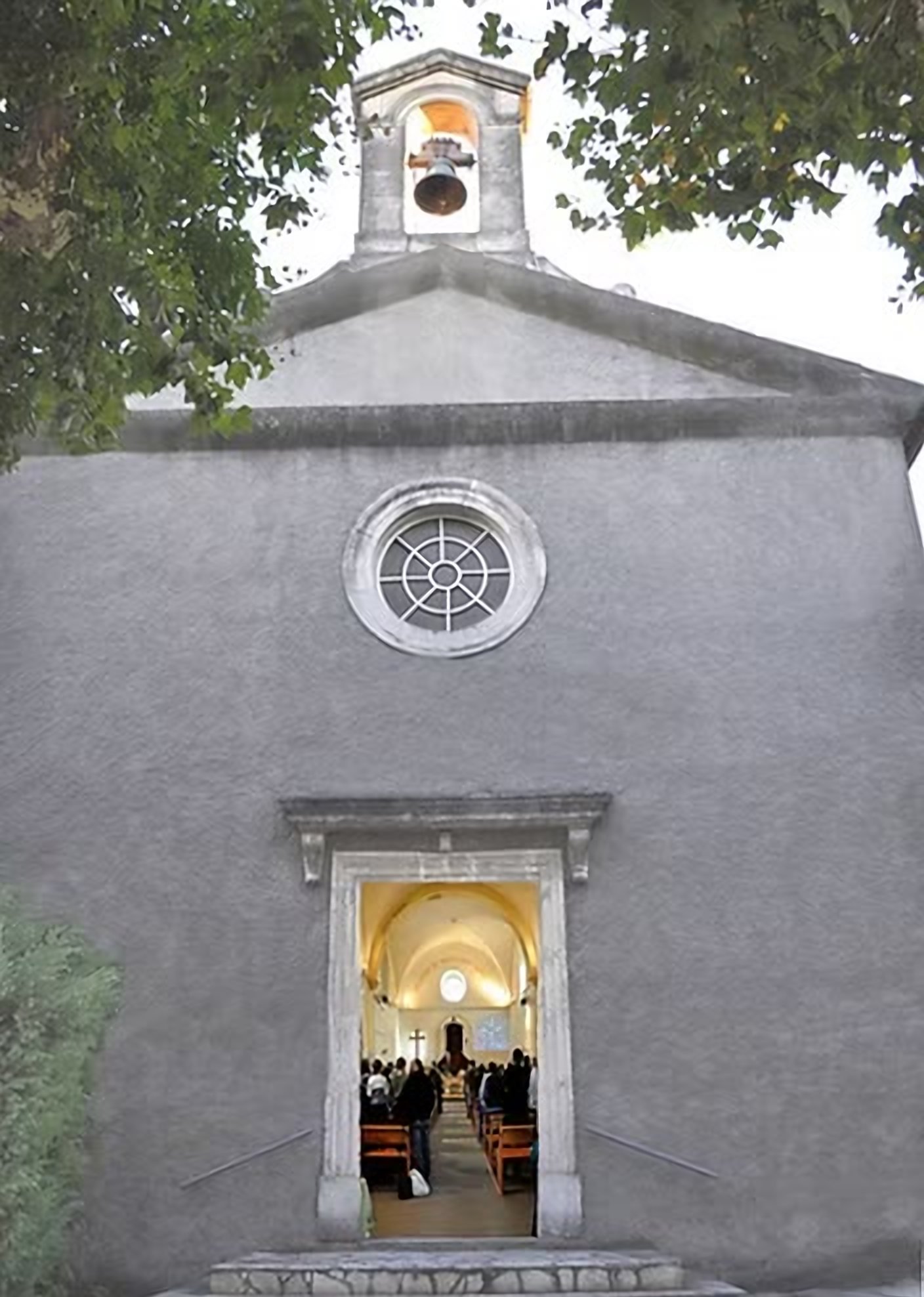 Intérieur du temple — salle de culte